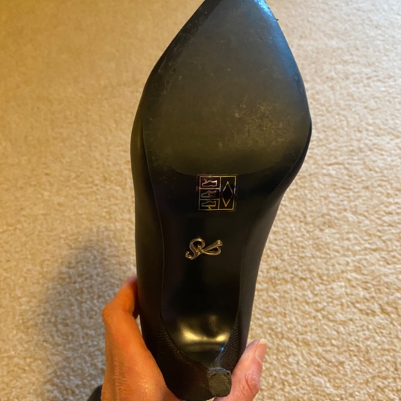 Antonia Saint New York Classic Heels - Picture 4 of 7